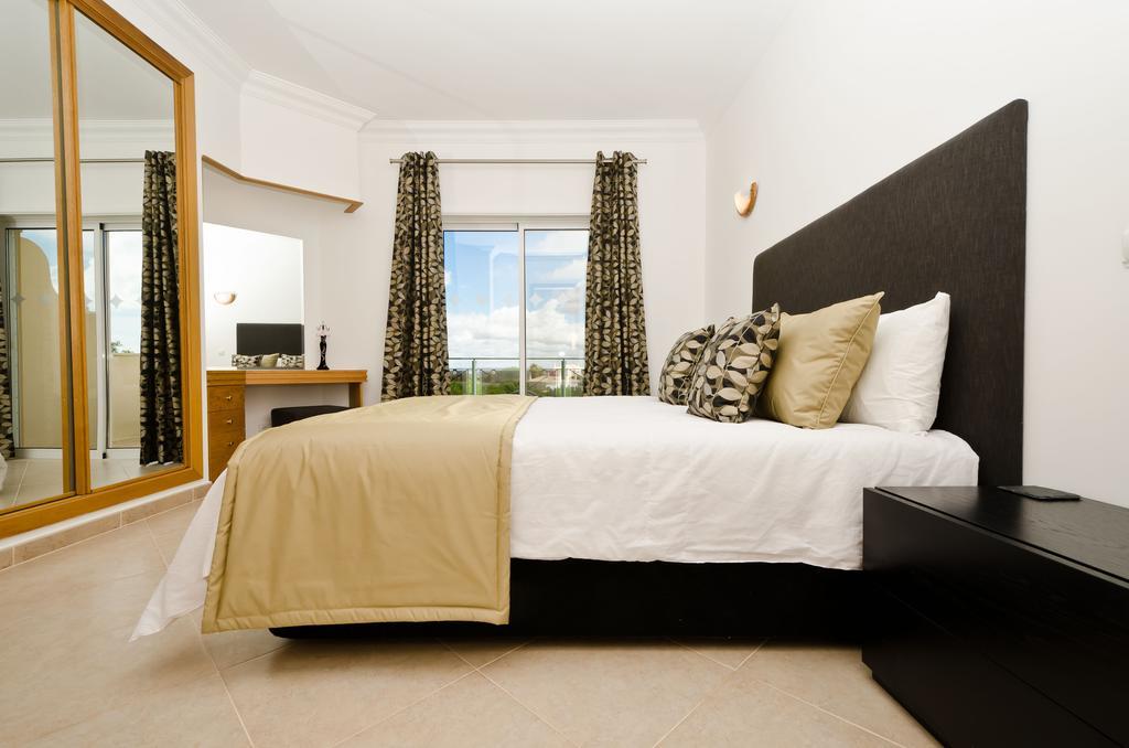 Fairviews Villa On Boavista Golf Resort Lagos Room photo
