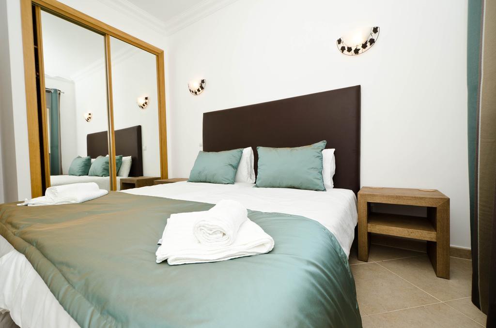 Fairviews Villa On Boavista Golf Resort Lagos Room photo